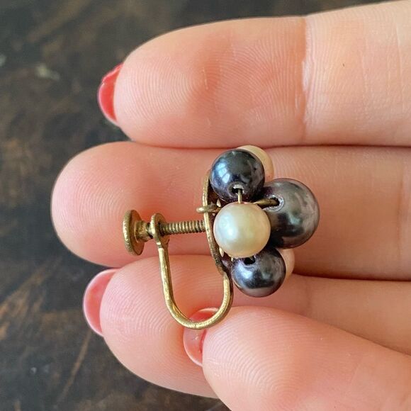 Vintage Screw-back Retro Bead Earrings - Picture 4 of 6